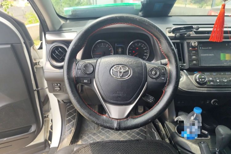 Used Toyota RAV4 2019 2.0L CVT Two-Wheel Drive Fashion X Limited Edition China V Standard Steering Wheel