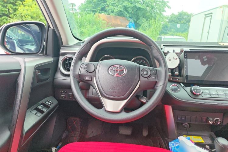 Used Toyota RAV4 2019 2.0L CVT Two-Wheel Drive Fashion X Limited Edition China V Standard Steering Wheel