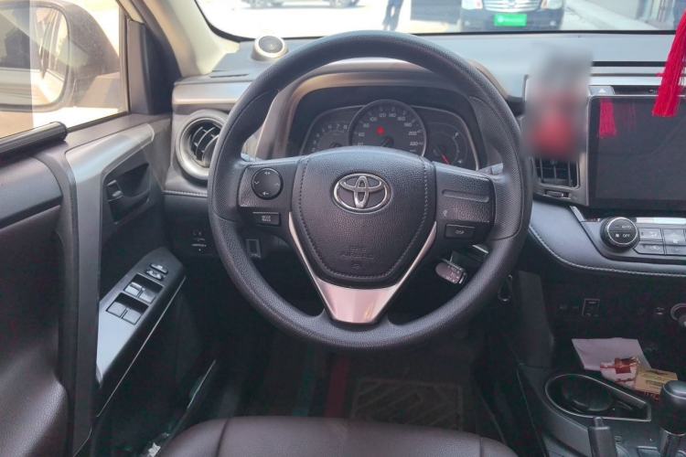 Used Toyota RAV4 2019 2.0L CVT Two-Wheel Drive Pioneer Edition China VI Standard Steering Wheel