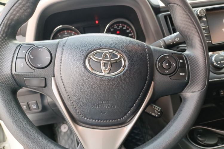 Used Toyota RAV4 2019 2.0L CVT Two-Wheel Drive Fashion X Limited Edition China VI Standard Steering Wheel