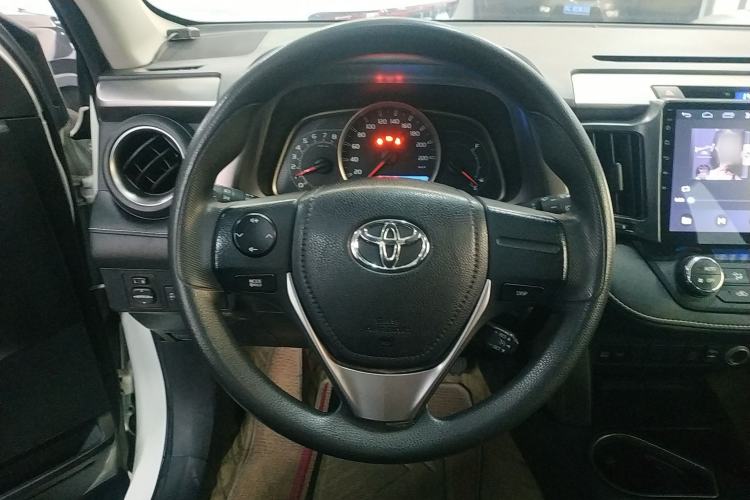 Used Toyota RAV4 2019 2.0L CVT Two-Wheel Drive Pioneer Edition China VI Standard Steering Wheel