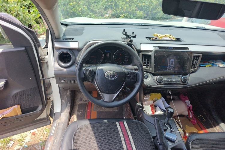 Used Toyota RAV4 2019 2.0L CVT Two-Wheel Drive Fashion X Limited Edition China VI Standard Steering Wheel