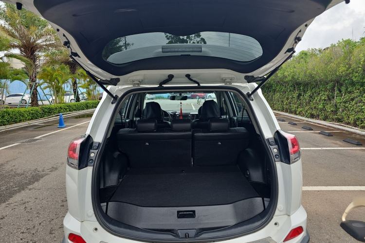 Used Toyota RAV4 2019 2.0L CVT Two-Wheel Drive Fashion X Limited Edition China V Standard Trunk