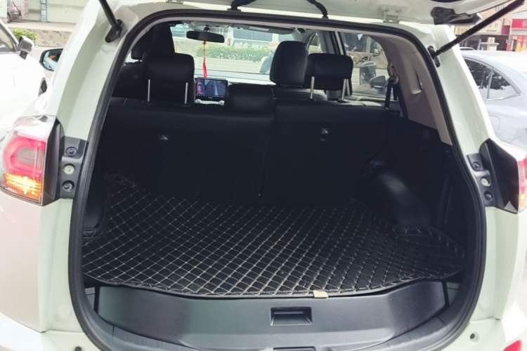 Used Toyota RAV4 2019 2.0L CVT Two-Wheel Drive Pioneer Edition China VI Standard Trunk