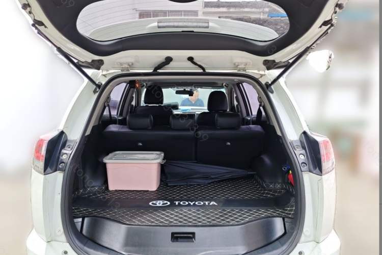 Used Toyota RAV4 2019 2.0L CVT Two-Wheel Drive Pioneer Edition China V Standard Trunk