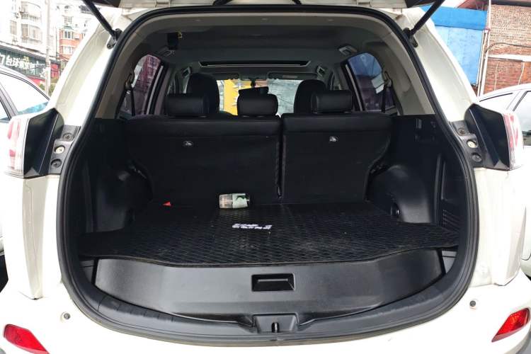 Used Toyota RAV4 2019 2.0L CVT Two-Wheel Drive Fashion X Limited Edition China VI Standard Trunk