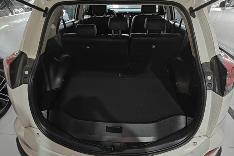 Used Toyota RAV4 2019 2.0L CVT Two-Wheel Drive Fashion X Limited Edition China V Standard Trunk
