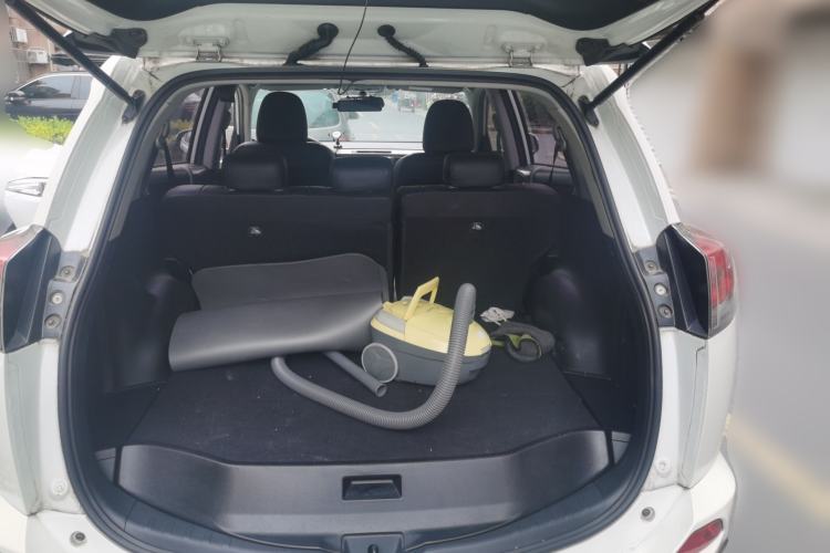 Used Toyota RAV4 2019 2.0L CVT Two-Wheel Drive Luxury Version China VI Standard Trunk