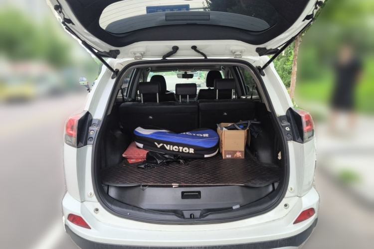 Used Toyota RAV4 2019 2.0L CVT Two-Wheel Drive Comfort Edition China VI Standard Trunk