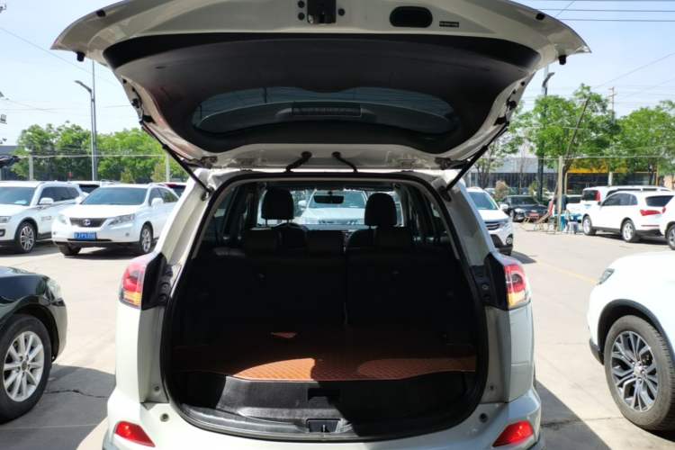 Used Toyota RAV4 2019 2.0L CVT Two-Wheel Drive Fashion X Limited Edition China V Standard Trunk