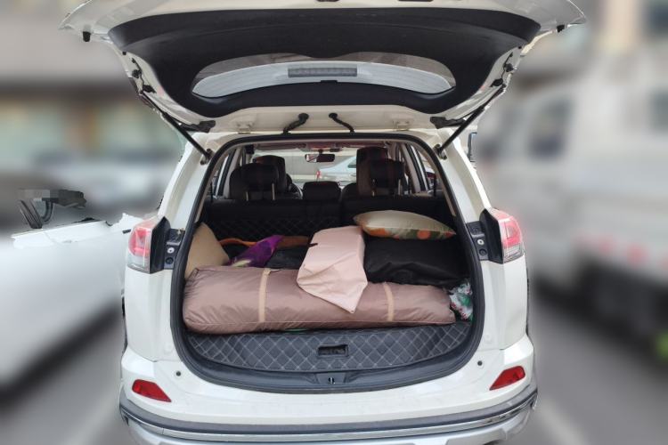 Used Toyota RAV4 2019 2.0L CVT Two-Wheel Drive Fashion X Limited Edition China VI Standard Trunk