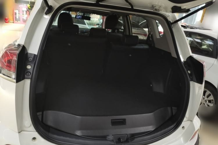Used Toyota RAV4 2019 2.0L CVT Two-Wheel Drive Fashion X Limited Edition China VI Standard Trunk