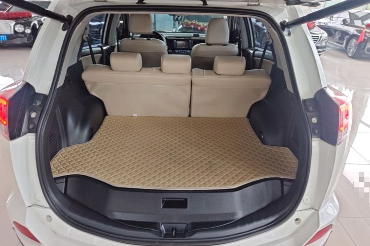 Used Toyota RAV4 2019 2.0L CVT Two-Wheel Drive Luxury Version China VI Standard Trunk