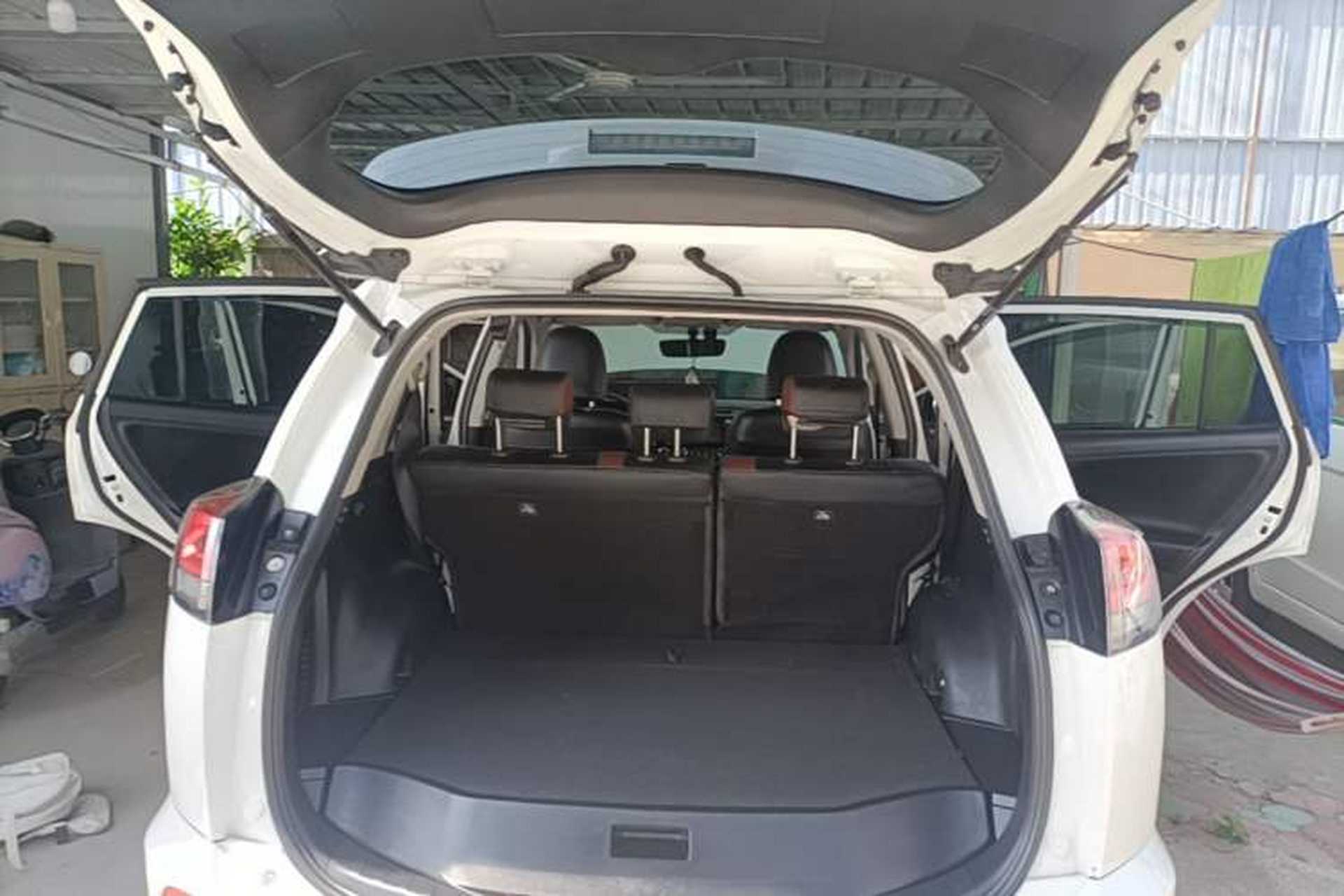Used Toyota RAV4 2019 2.0L CVT Two-Wheel Drive Fashion X Limited Edition China VI Standard Trunk