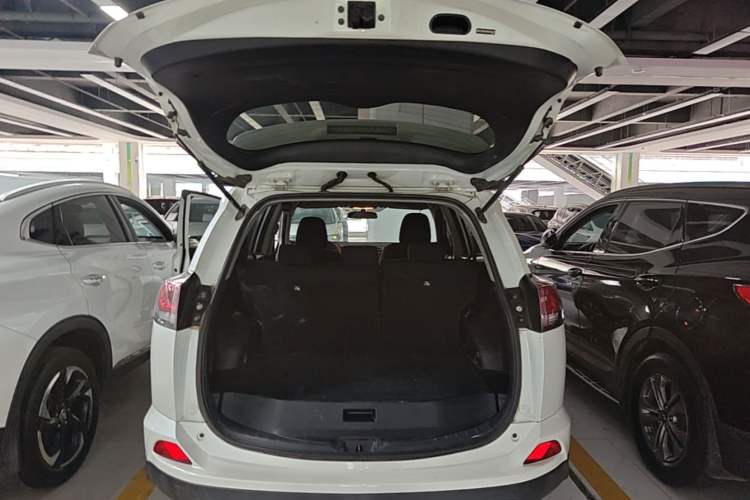 Used Toyota RAV4 2019 2.0L CVT Two-Wheel Drive Pioneer Edition China V Standard Trunk