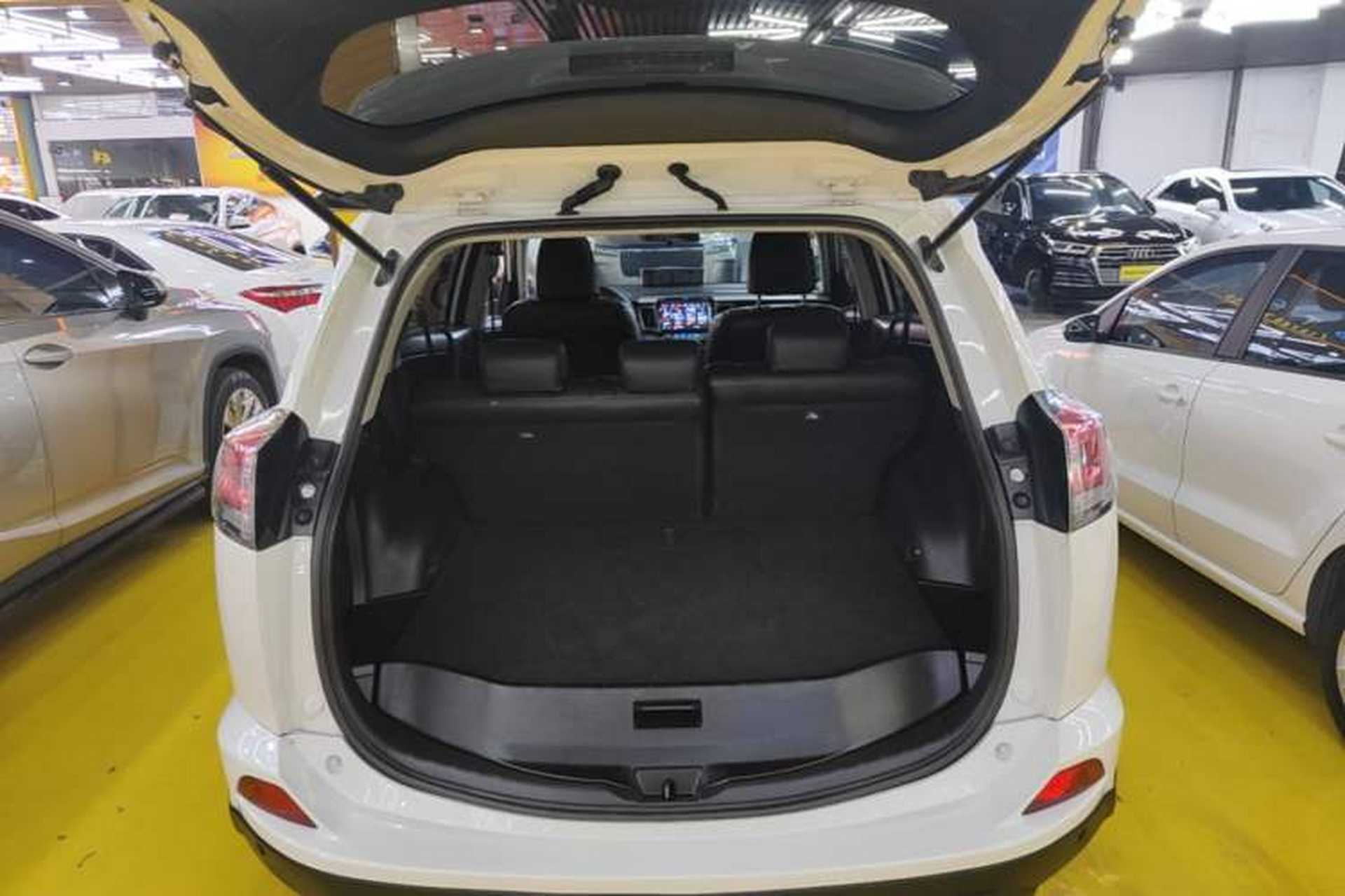 Used Toyota RAV4 2019 2.0L CVT Two-Wheel Drive Pioneer Edition China VI Standard Trunk