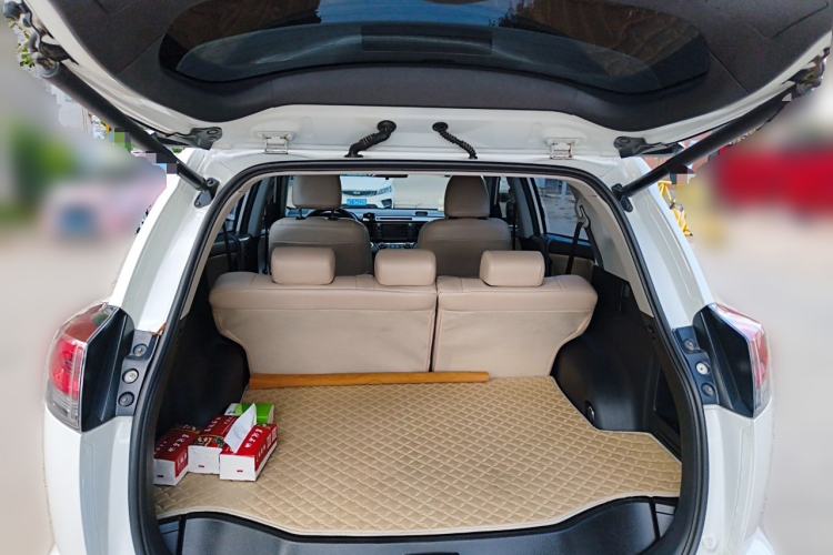 Used Toyota RAV4 2019 2.0L CVT Two-Wheel Drive Comfort Edition China VI Standard Trunk