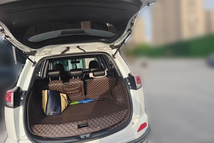 Used Toyota RAV4 2019 2.0L CVT Two-Wheel Drive Fashion X Limited Edition China VI Standard Trunk