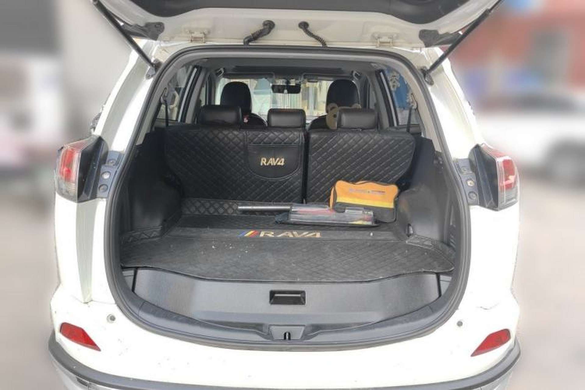 Used Toyota RAV4 2019 2.0L CVT Two-Wheel Drive Fashion X Limited Edition China VI Standard Trunk
