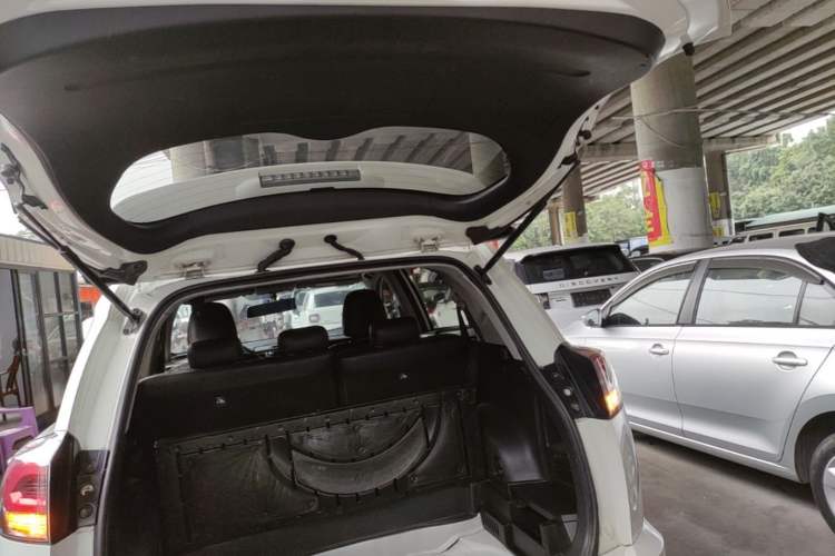 Used Toyota RAV4 2019 2.0L CVT Two-Wheel Drive Fashion X Limited Edition China VI Standard Trunk