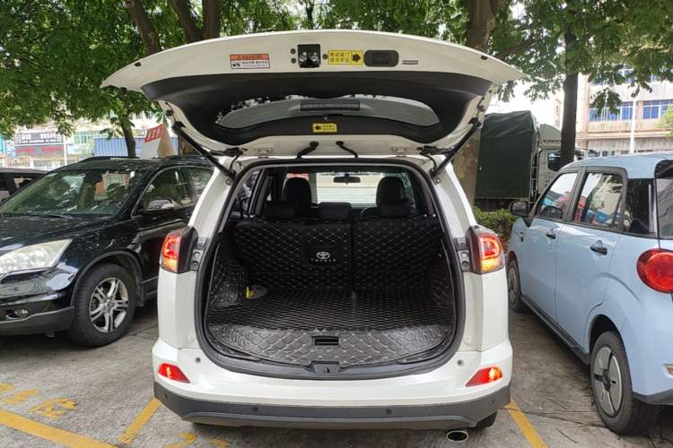 Used Toyota RAV4 2019 2.0L CVT Two-Wheel Drive Pioneer Edition China V Standard Trunk