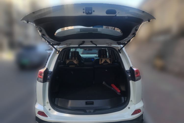 Used Toyota RAV4 2019 2.0L CVT Two-Wheel Drive Comfort Edition China VI Standard Trunk