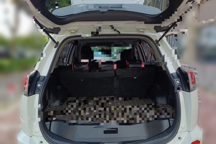 Used Toyota RAV4 2019 2.0L CVT Two-Wheel Drive Fashion X Limited Edition China VI Standard Trunk