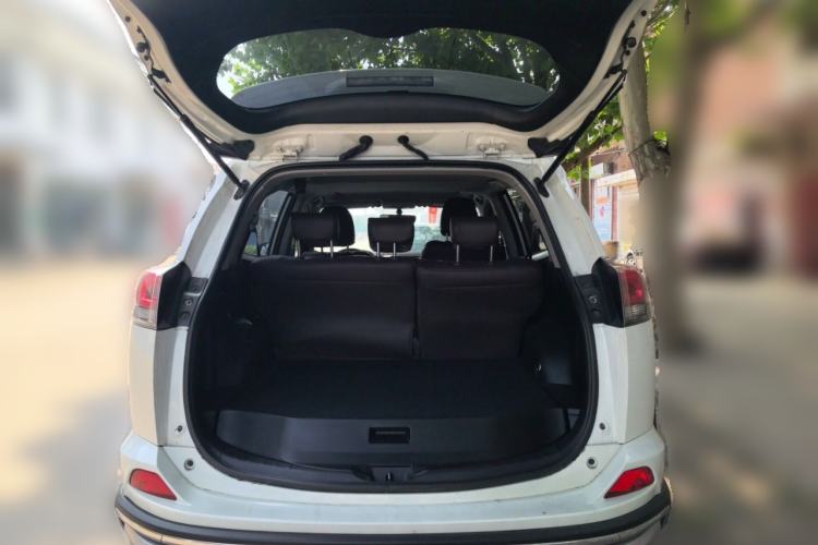 Used Toyota RAV4 2019 2.0L CVT Two-Wheel Drive Fashion X Limited Edition China VI Standard Trunk