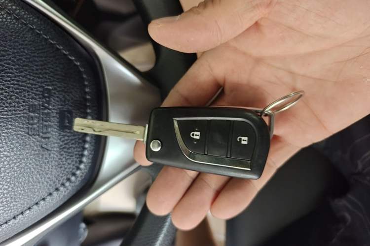 Used Toyota RAV4 2019 2.0L CVT Two-Wheel Drive Pioneer Edition China VI Standard Vehicle Key