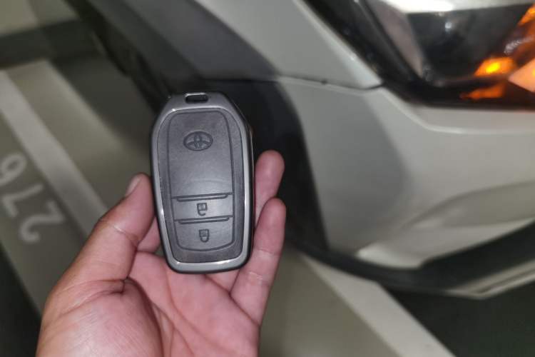 Used Toyota RAV4 2019 2.0L CVT Two-Wheel Drive Fashion X Limited Edition China VI Standard Vehicle Key