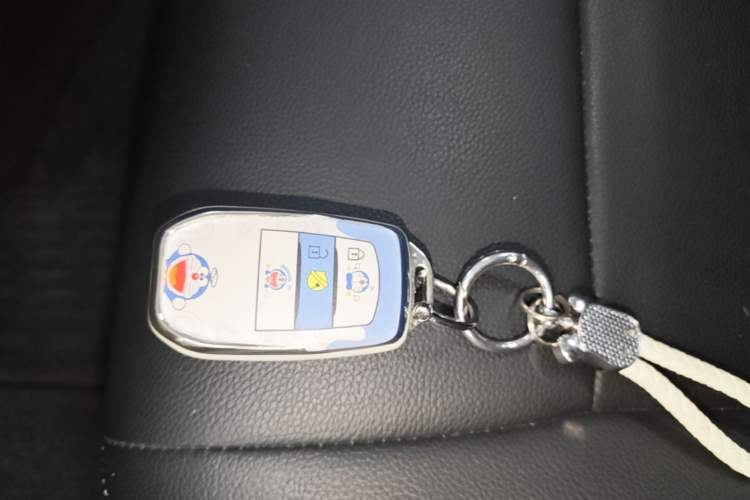 Used Toyota RAV4 2019 2.0L CVT Two-Wheel Drive Fashion X Limited Edition China VI Standard Vehicle Key