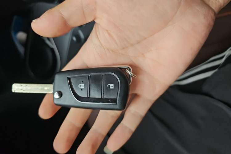 Used Toyota RAV4 2019 2.0L CVT Two-Wheel Drive Pioneer Edition China V Standard Vehicle Key