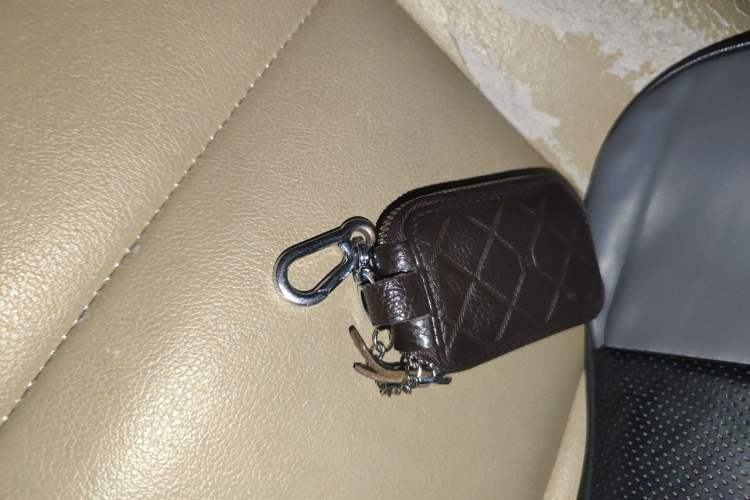 Used Toyota RAV4 2019 2.0L CVT Two-Wheel Drive Luxury Version China VI Standard Vehicle Key