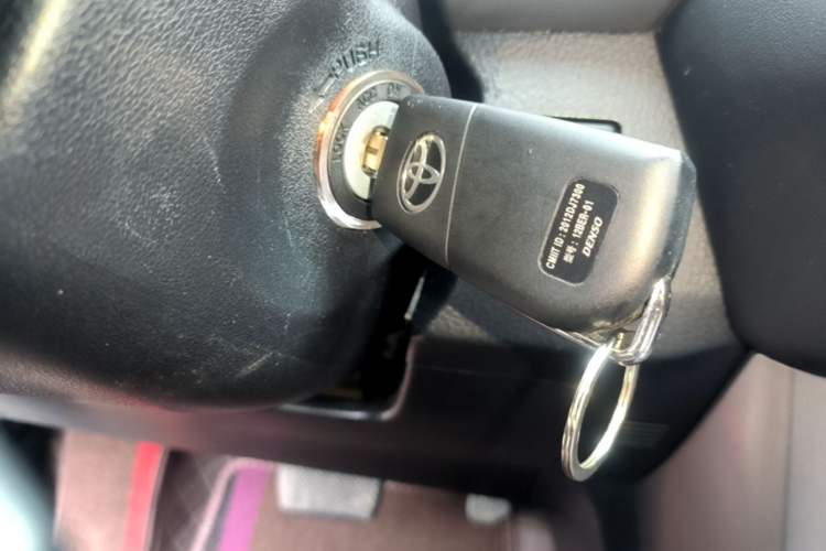 Used Toyota RAV4 2019 2.0L CVT Two-Wheel Drive Pioneer Edition China V Standard Vehicle Key