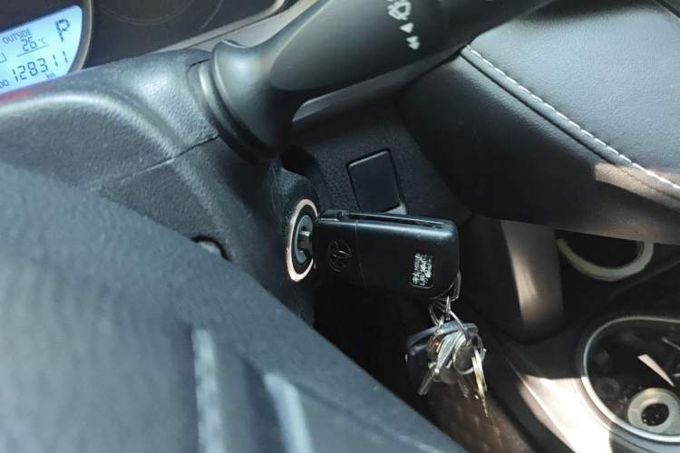 Used Toyota RAV4 2019 2.0L CVT Two-Wheel Drive Pioneer Edition China V Standard Vehicle Key