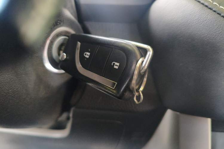 Used Toyota RAV4 2019 2.0L CVT Two-Wheel Drive Pioneer Edition China V Standard Vehicle Key