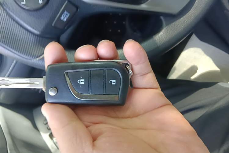 Used Toyota RAV4 2019 2.0L CVT Two-Wheel Drive Pioneer Edition China VI Standard Vehicle Key