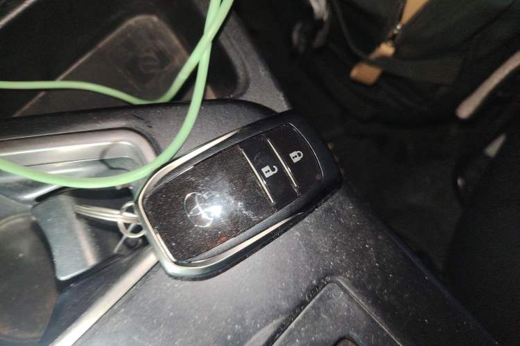 Used Toyota RAV4 2019 2.0L CVT Two-Wheel Drive Fashion X Limited Edition China V Standard Vehicle Key