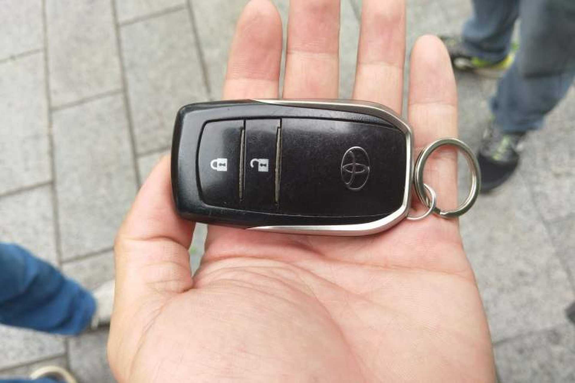 Used Toyota RAV4 2019 2.0L CVT Two-Wheel Drive Fashion X Limited Edition China VI Standard Vehicle Key