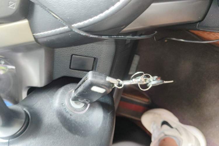 Used Toyota RAV4 2019 2.0L CVT Two-Wheel Drive Pioneer Edition China VI Standard Vehicle Key