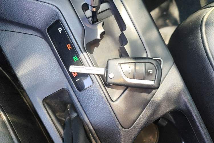 Used Toyota RAV4 2019 2.0L CVT Two-Wheel Drive Pioneer Edition China VI Standard Vehicle Key