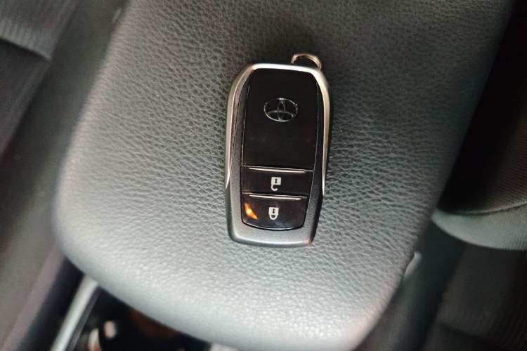 Used Toyota RAV4 2019 2.0L CVT Two-Wheel Drive Fashion X Limited Edition China VI Standard Vehicle Key