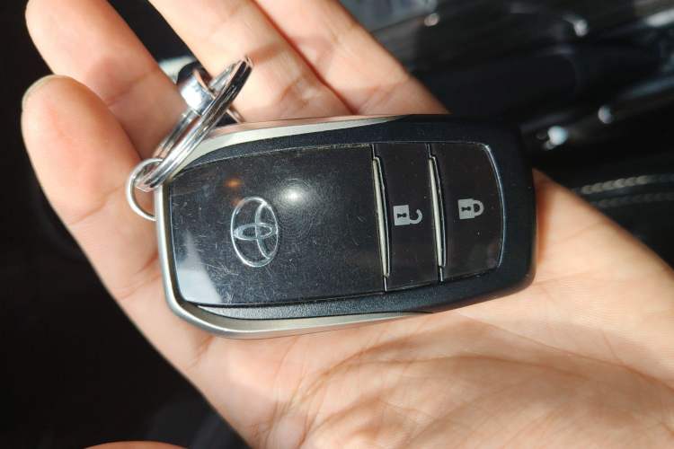 Used Toyota RAV4 2019 2.0L CVT Two-Wheel Drive Pioneer Edition China V Standard Vehicle Key