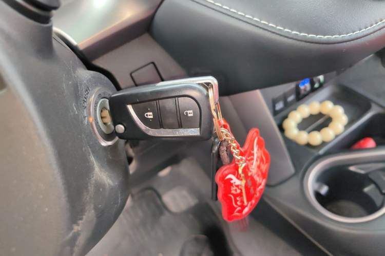 Used Toyota RAV4 2019 2.0L CVT Two-Wheel Drive Pioneer Edition China V Standard Vehicle Key