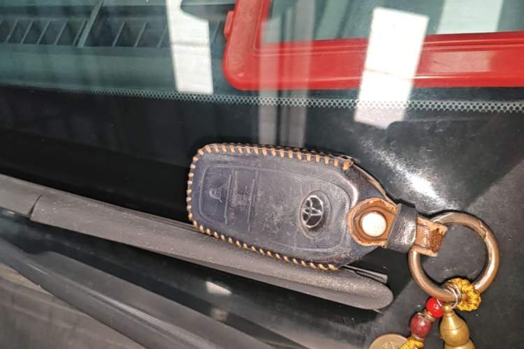 Used Toyota RAV4 2019 2.0L CVT Two-Wheel Drive Fashion X Limited Edition China VI Standard Vehicle Key