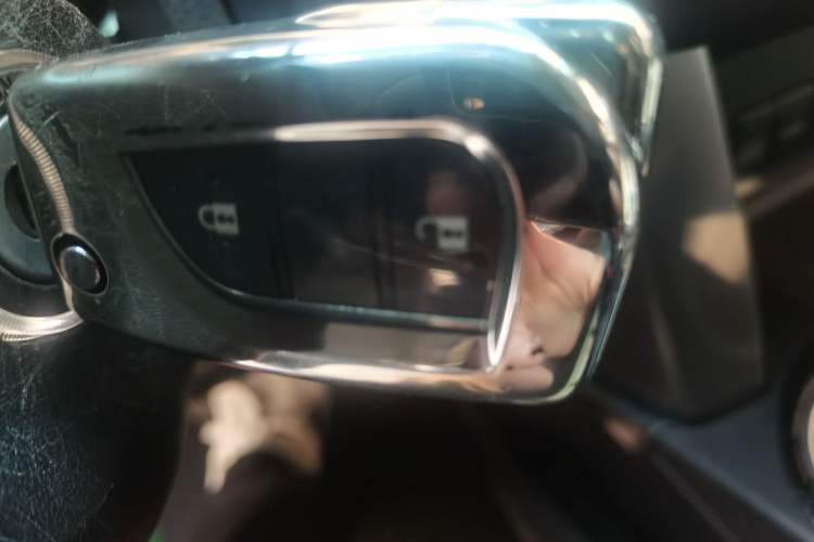 Used Toyota RAV4 2019 2.0L CVT Two-Wheel Drive Comfort Edition China VI Standard Vehicle Key