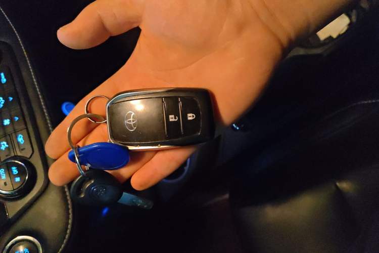 Used Toyota RAV4 2019 2.0L CVT Two-Wheel Drive ZhiShang Version China VI Standard Vehicle Key