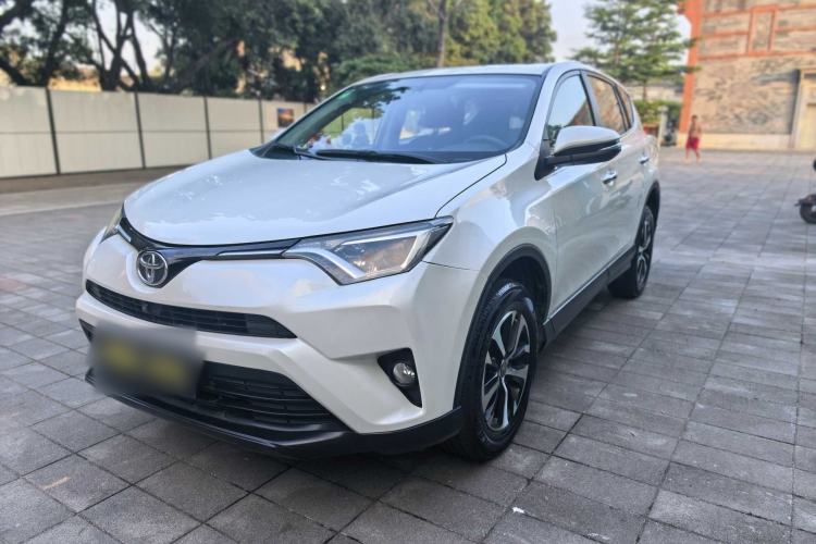 Used Toyota RAV4 2019 2.0L CVT Two-Wheel Drive Luxury Version China VI Standard Guazi used car, China used car export, Used car for sale, Used cars, Cheapest cars for sale