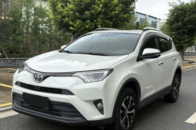 Used Toyota RAV4 2019 2.0L CVT Two-Wheel Drive Luxury Version China VI Standard