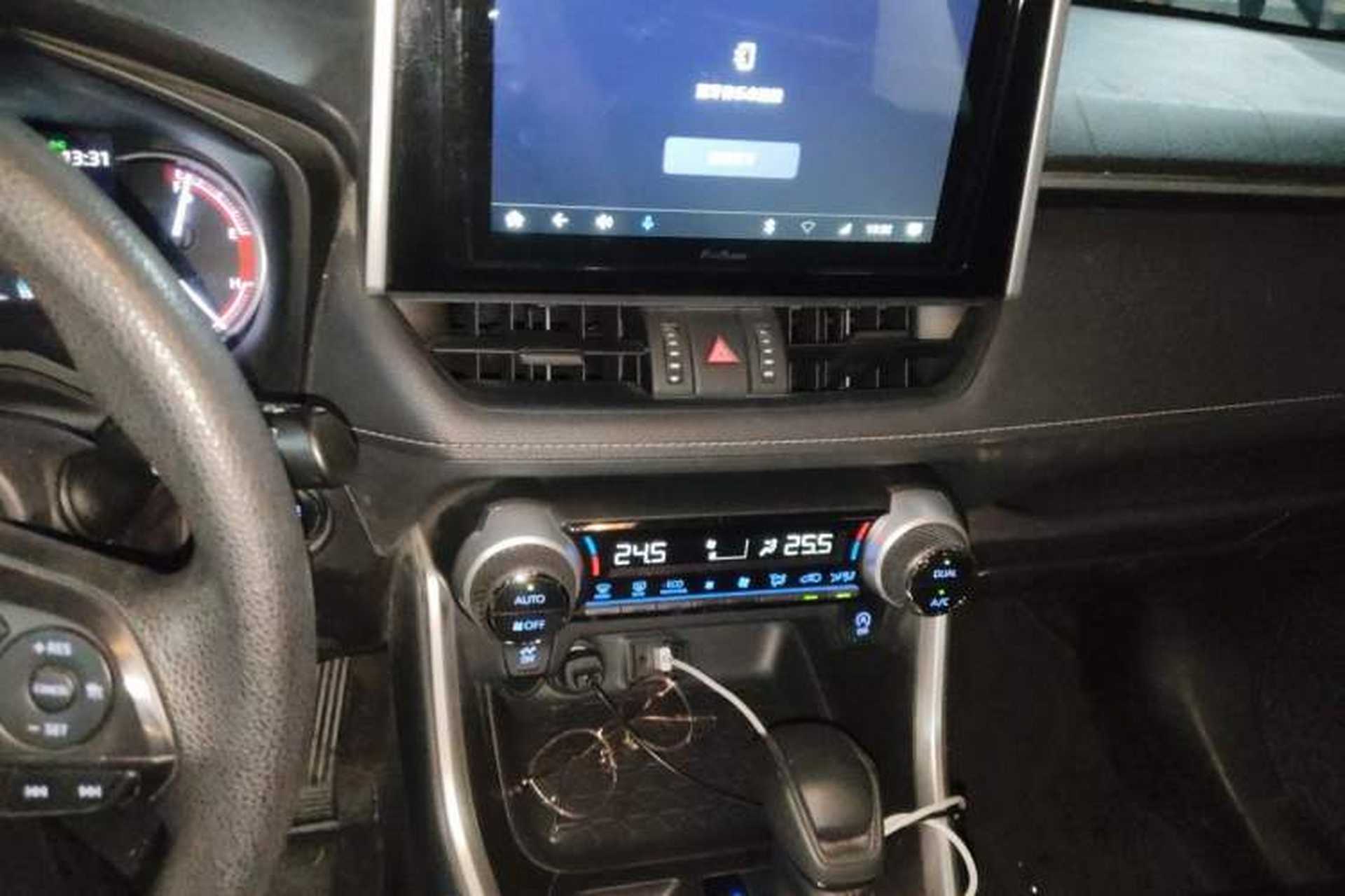 Used Toyota RAV4 2020 2.0L CVT Two-Wheel Drive Fashion Edition Audio And AC Panel